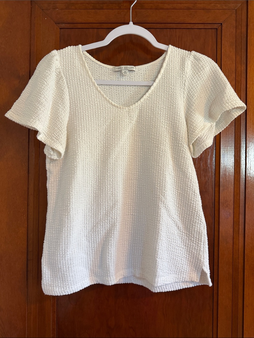 Green Envelope Cream Textured V-Neck Short Sleeve Top